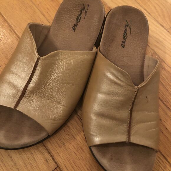 TROTTERS‎ ELLIE Slides Sandals Shoes Goldwash Leather 6W - Picture 8 of 9